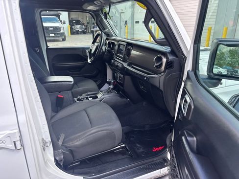 Used 2021 Jeep Wrangler Unlimited Sport AWD/4WD image 12