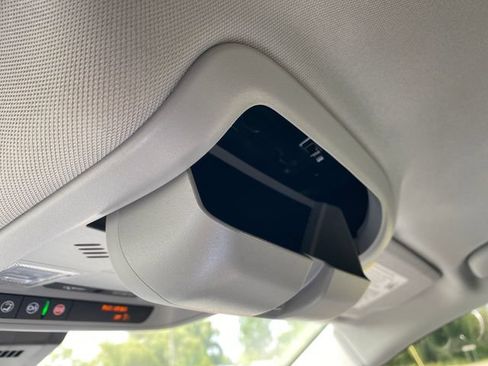 Used 2023 Chevrolet Equinox LT FWD image 33