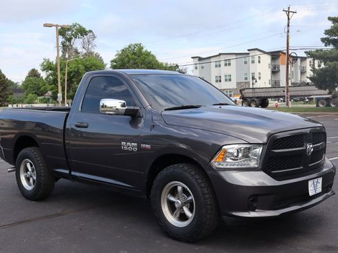 Used 2018 RAM 1500 Express image 2