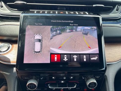 Used 2022 Jeep Grand Cherokee L Summit w/ Advanced Protech Group IV AWD/4WD image 17