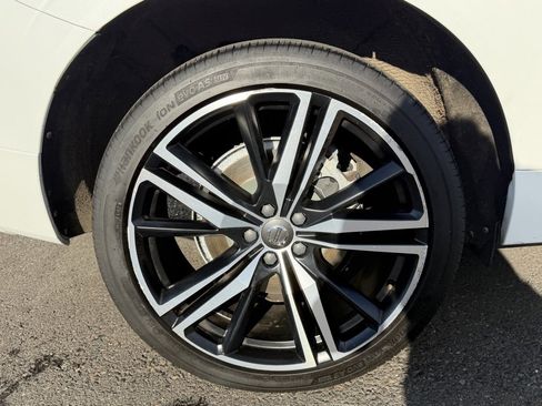 Used 2018 Volvo XC60 T6 R-Design w/ Convenience Package image 9