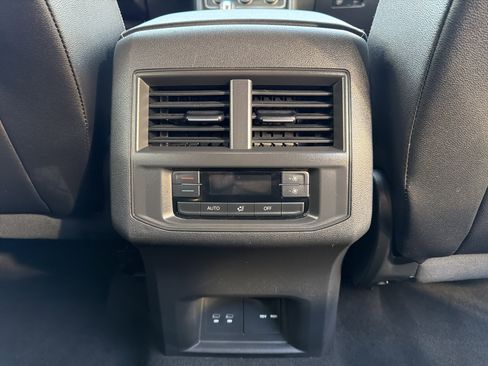 Used 2021 Volkswagen Atlas SE image 28