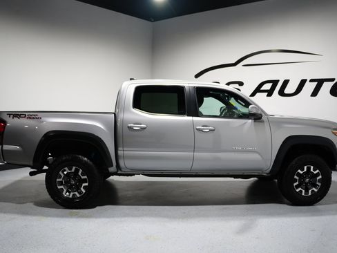 Used 2016 Toyota Tacoma TRD Off-Road image 9