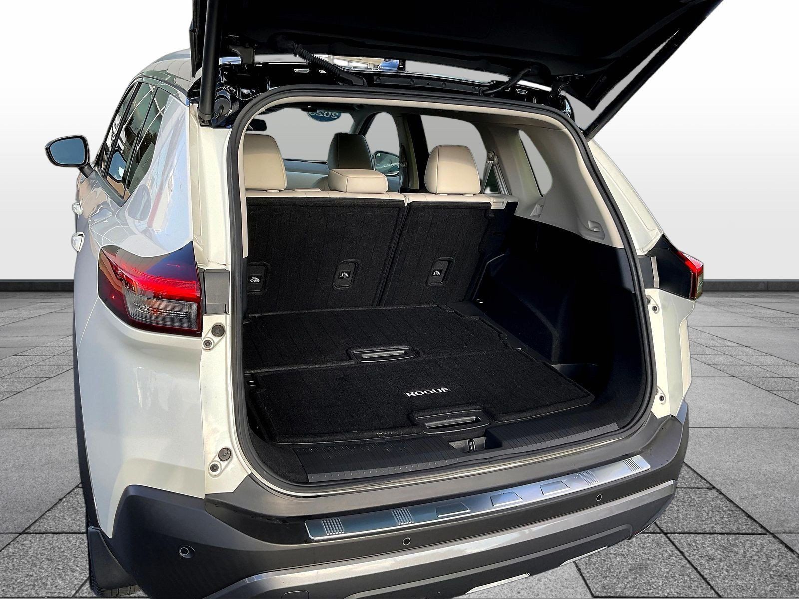 Certified 2023 Nissan Rogue SL w/ SL Premium Package AWD/4WD image 9