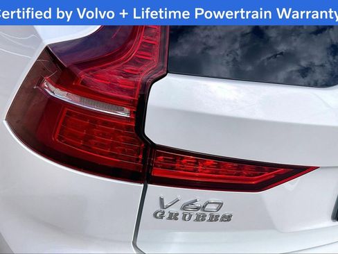 Used 2025 Volvo V60 B5 Cross Country Plus image 40