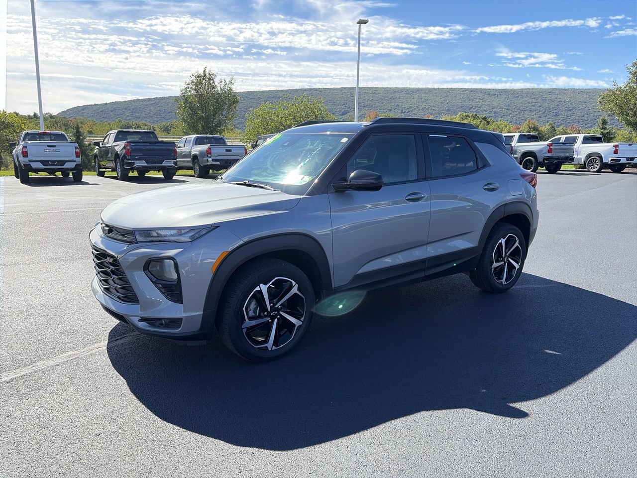 Used 2023 Chevrolet TrailBlazer RS w/ Convenience Package AWD/4WD image 3