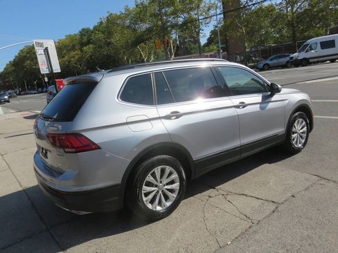 Used 2019 Volkswagen Tiguan SE w/ Panoramic Sunroof Package AWD/4WD image 4