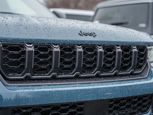 New 2026 Jeep Grand Cherokee L Limited w/ Limited Altitude Package AWD/4WD image 15