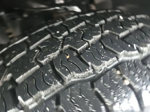 Used 2021 Nissan Titan SV w/ SV Convenience Package image 39