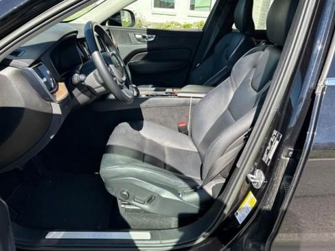 Used 2023 Volvo XC60 B5 Plus w/ Climate Package AWD/4WD image 2