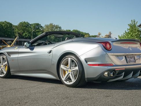 Used 2017 Ferrari California T RWD image 6