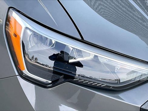 Used 2020 Audi Q3 2.0T Premium w/ Convenience Package image 25