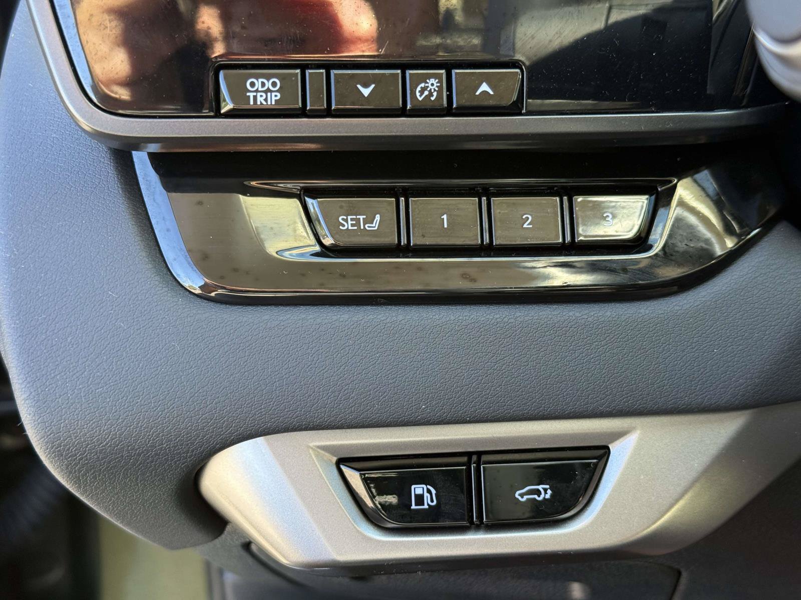Used 2024 Lexus RX 350 Premium w/ Accessory Package (Z1) AWD/4WD image 23