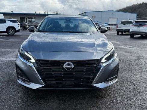 Used 2024 Nissan Altima 2.5 SV image 2