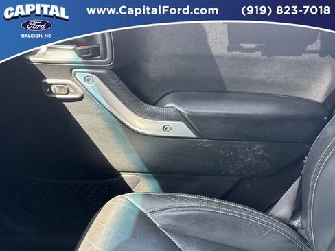 Used 2017 Jeep Wrangler Unlimited Sahara w/ Connectivity Group AWD/4WD image 28