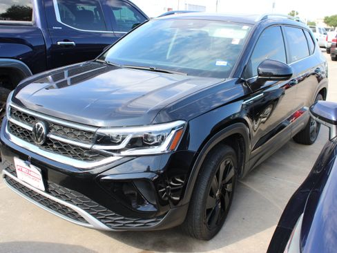 Used 2024 Volkswagen Taos SEL AWD/4WD image 2