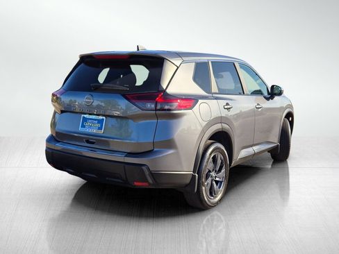 Used 2026 Nissan Rogue SV FWD image 4