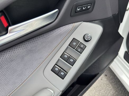 Used 2019 Toyota Avalon Touring w/ Advanced Safety Package FWD image 11