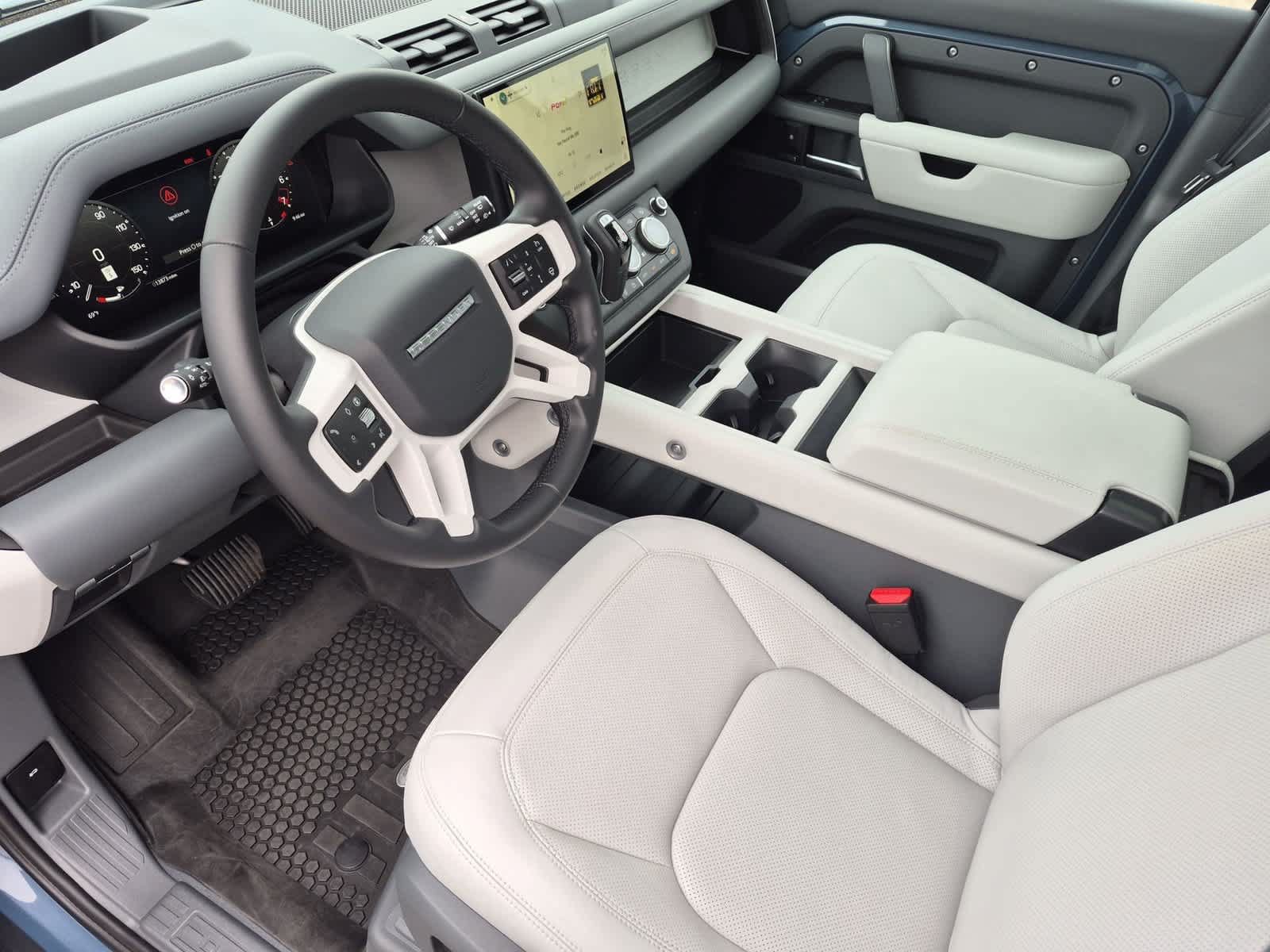 Certified 2025 Land Rover Defender 110 X-Dynamic SE AWD/4WD image 2
