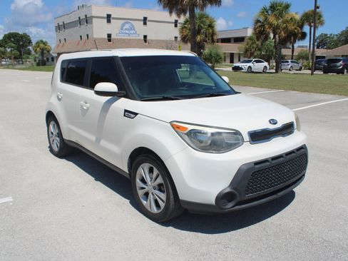 Used 2015 Kia Soul + FWD image 16