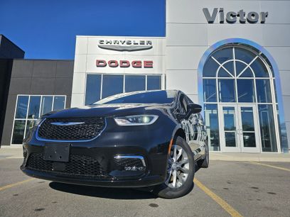 New 2026 Chrysler Pacifica Select