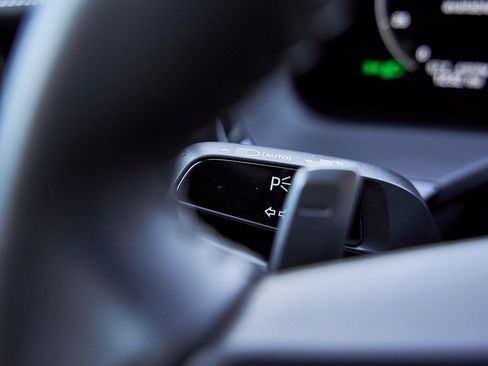 Used 2025 Porsche Panamera 4 w/ Premium Package image 63