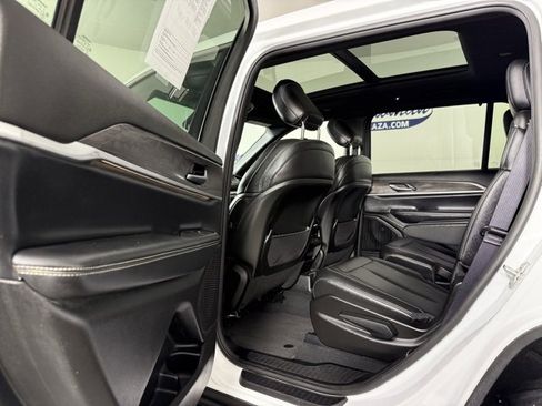 Used 2024 Jeep Grand Cherokee L Limited w/ Luxury Tech Group II image 14