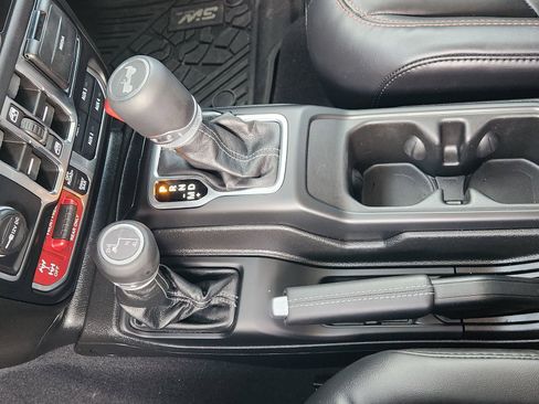 Used 2025 Jeep Wrangler Unlimited Rubicon image 25