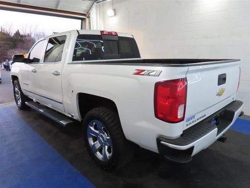 Used 2018 Chevrolet Silverado 1500 LTZ Z71 w/ LTZ Plus Package AWD/4WD image 10
