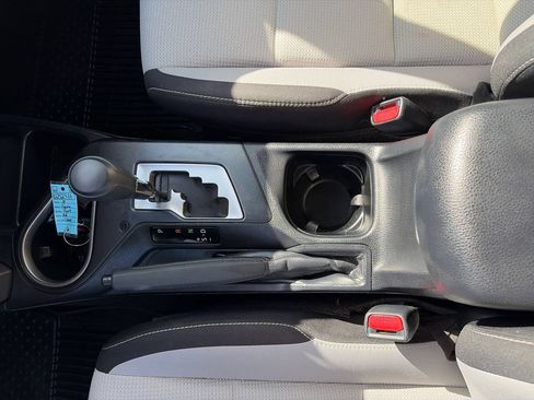 Used 2018 Toyota RAV4 XLE AWD/4WD image 22