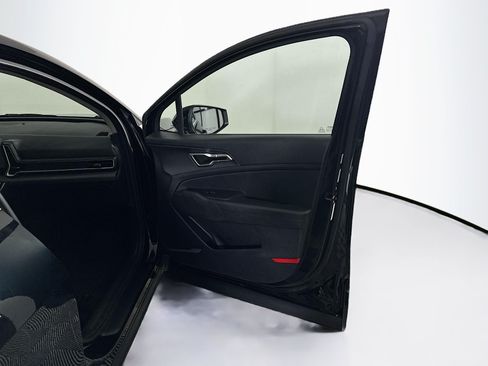 Used 2025 Kia Sportage LX FWD image 31