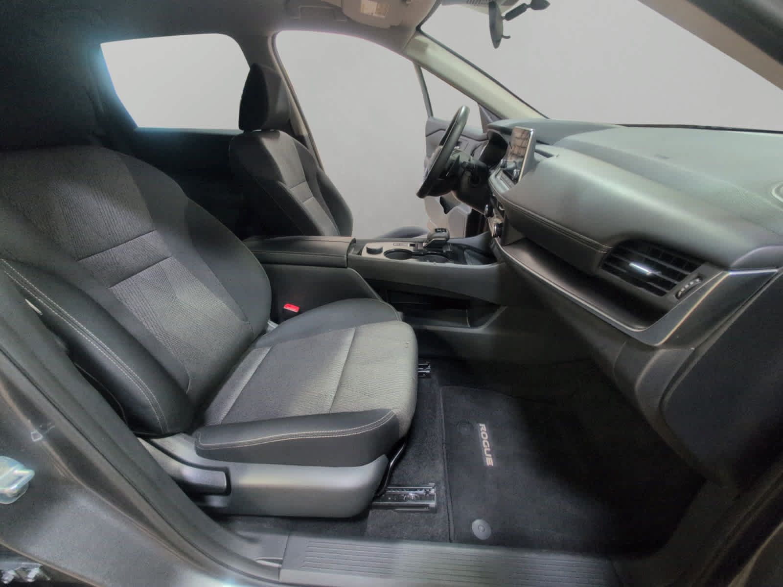 Used 2026 Nissan Rogue SV AWD/4WD image 16