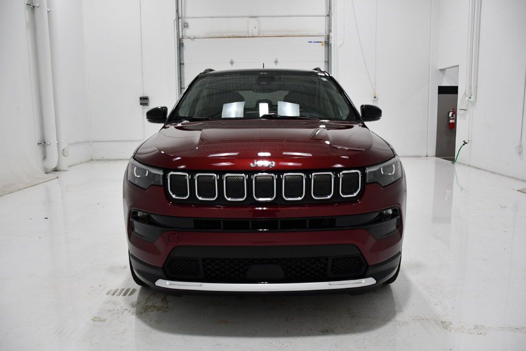 Used 2022 Jeep Compass Limited w/ Elite Group AWD/4WD image 2