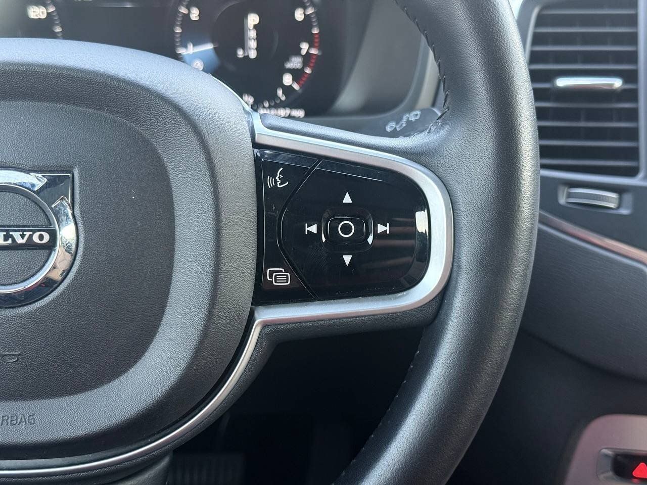 Used 2018 Volvo XC90 T6 Momentum w/ Convenience Package AWD/4WD image 31
