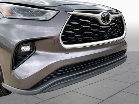 Used 2021 Toyota Highlander XLE FWD image 30