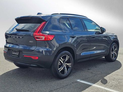 New 2026 Volvo XC40 B5 Core w/ Climate Package image 3