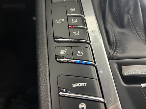 Certified 2018 Porsche Macan S AWD/4WD image 23