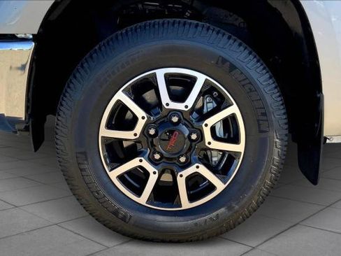 Certified 2018 Toyota Tundra SR5 w/ TRD Off Road Package AWD/4WD image 10