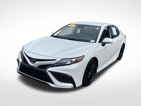 Used 2023 Toyota Camry XSE FWD image 2