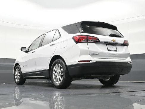 Used 2023 Chevrolet Equinox LS FWD image 30