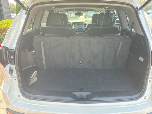 Used 2019 Toyota Highlander XLE AWD/4WD image 31