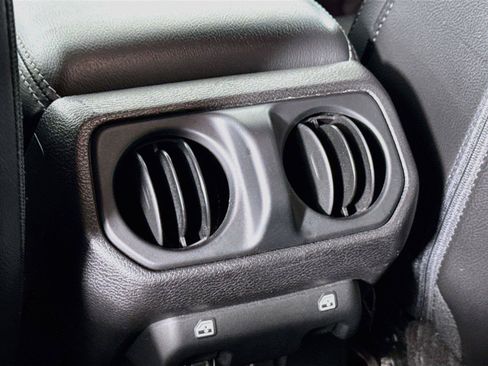 Used 2019 Jeep Wrangler Unlimited Sahara AWD/4WD image 39