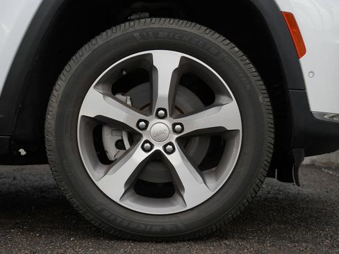 Used 2023 Jeep Grand Cherokee L Limited w/ Luxury Tech Group II image 10