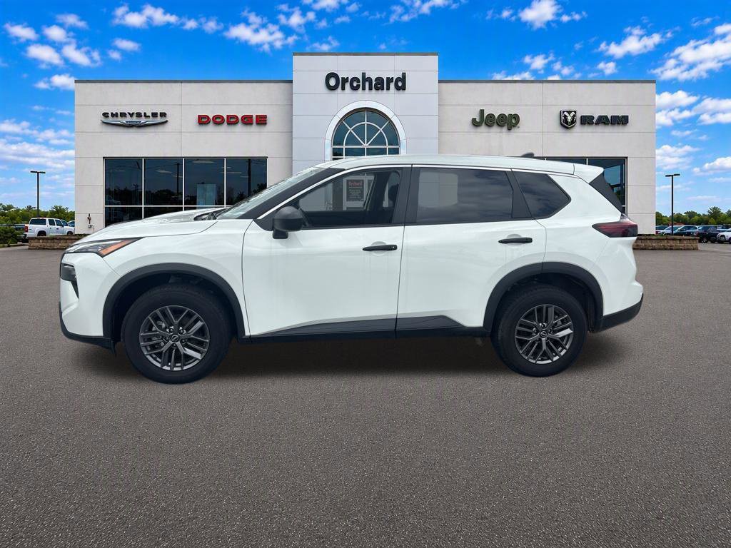Used 2024 Nissan Rogue S AWD/4WD image 4