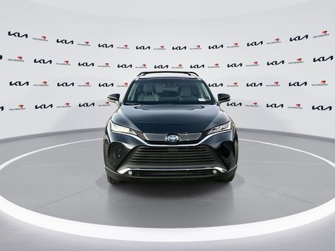 Used 2024 Toyota Venza XLE image 3