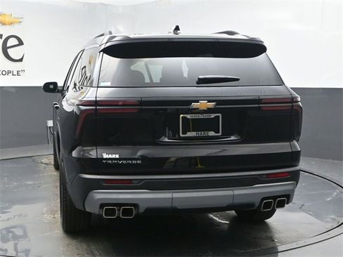 Used 2025 Chevrolet Traverse LT image 36