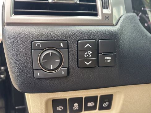 Used 2023 Lexus GX 460 Premium image 16