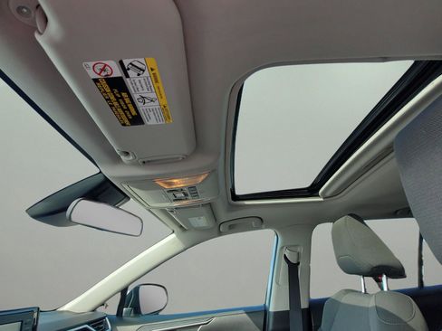 Used 2021 Toyota RAV4 XLE w/ Convenience Package image 26