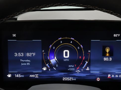 Used 2025 Chevrolet Traverse LT w/ Sun and Wheel Package AWD/4WD image 17