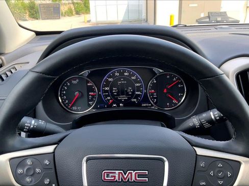Used 2024 GMC Terrain Denali w/ Denali Premium Package AWD/4WD image 21
